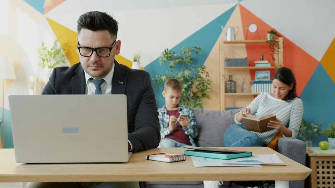 family budgeting at home